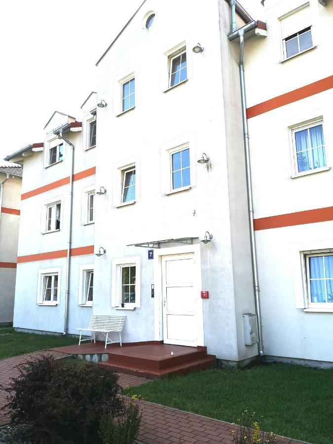 Arboretum Apartments Корник Екстериор снимка